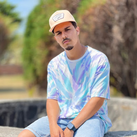 Meet your Posher, Fernando - Picture 1 of 1